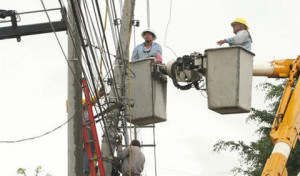 Tras-las-tormentas-de-diciembre-Enee-cambiara-postes-danados_480_311